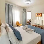 Luxury Town Center Suite, Β1